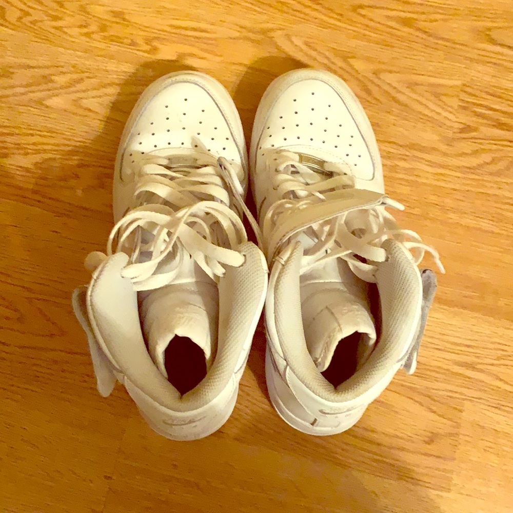 Men’s 6.5/ women’s 8.5 high top Nike Air Force 1’s